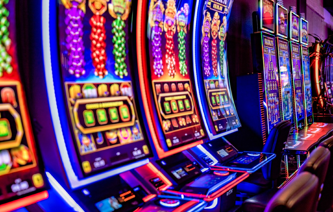 Come Play Over 900 Slot Machines at Casino Arizona